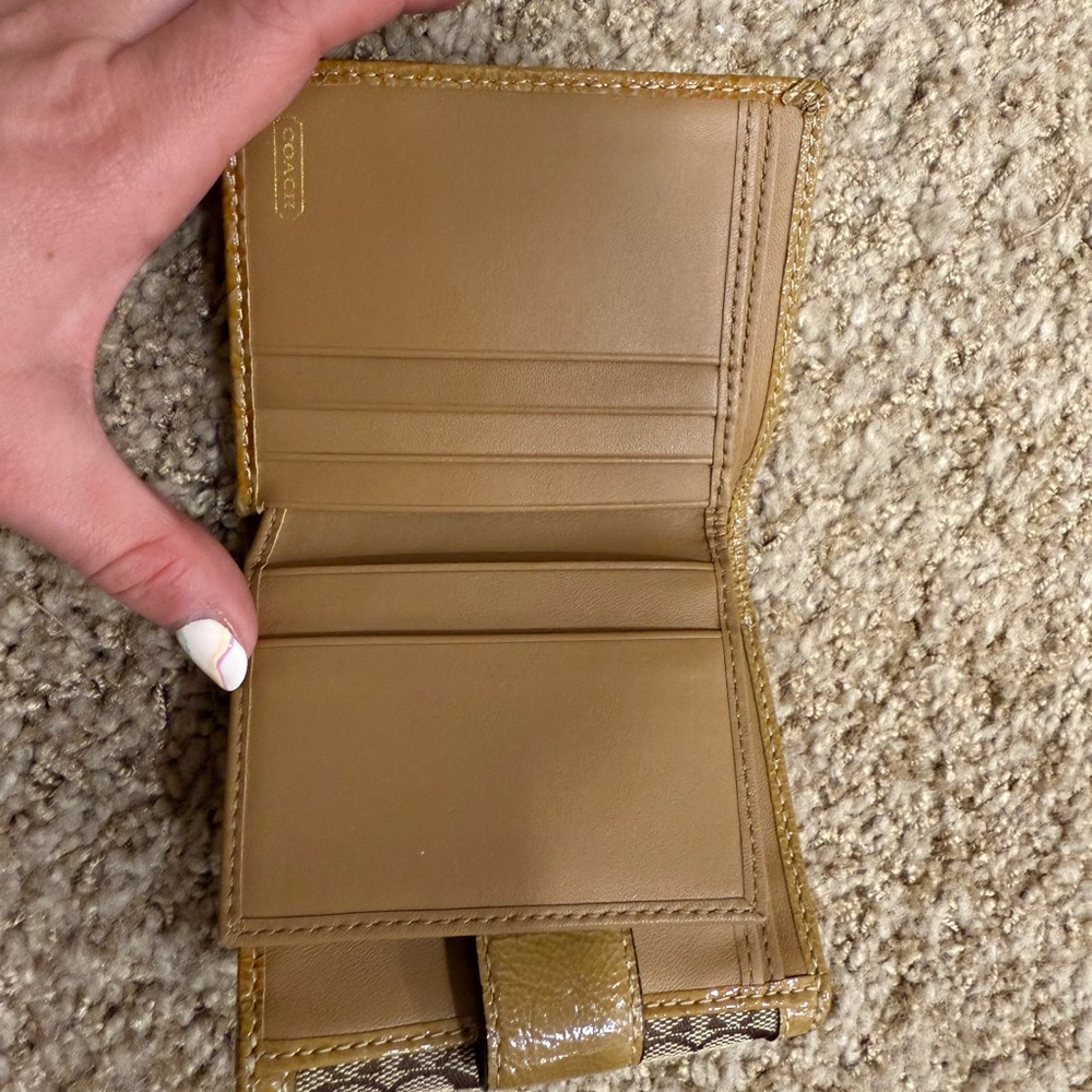 Brown and Tan Patterned Wallet - Picture 4 of 8